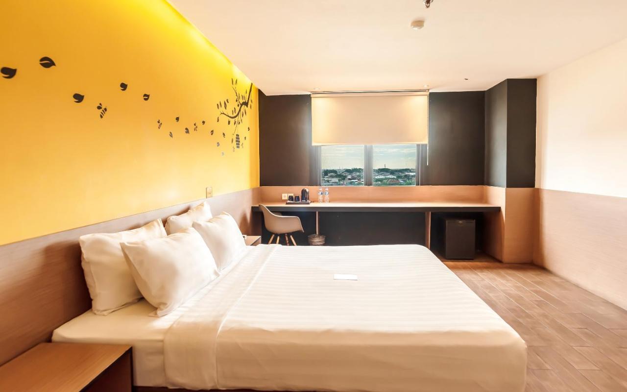 Yellow Bee Tangerang Exterior foto