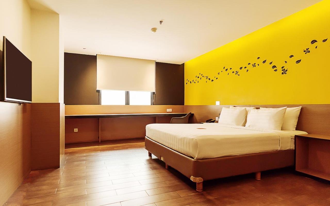 Yellow Bee Tangerang Exterior foto