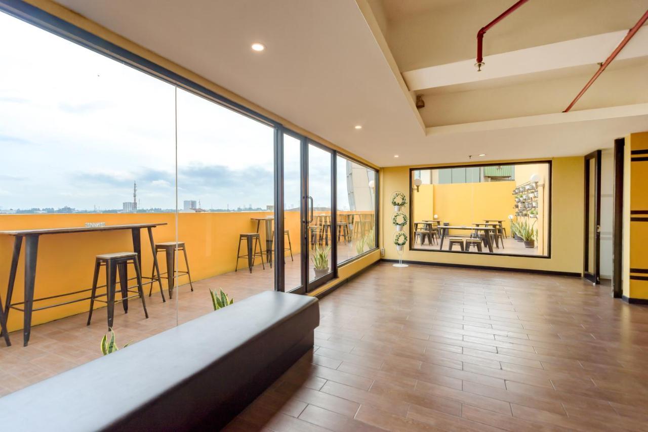 Yellow Bee Tangerang Exterior foto