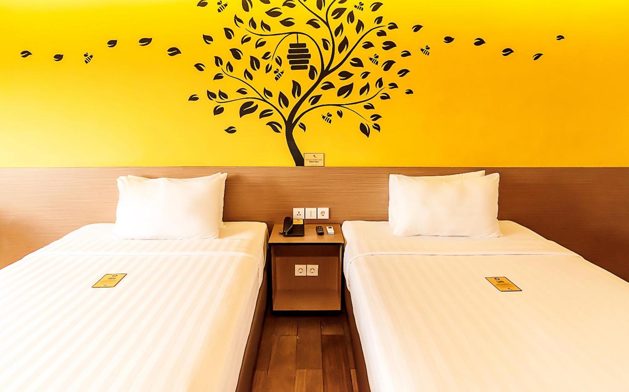 Yellow Bee Tangerang Habitación foto