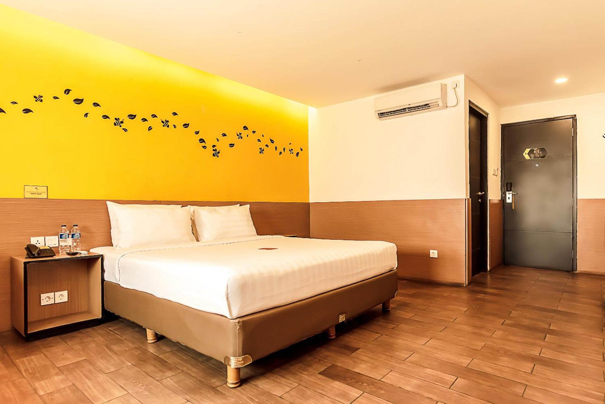 Yellow Bee Tangerang Habitación foto