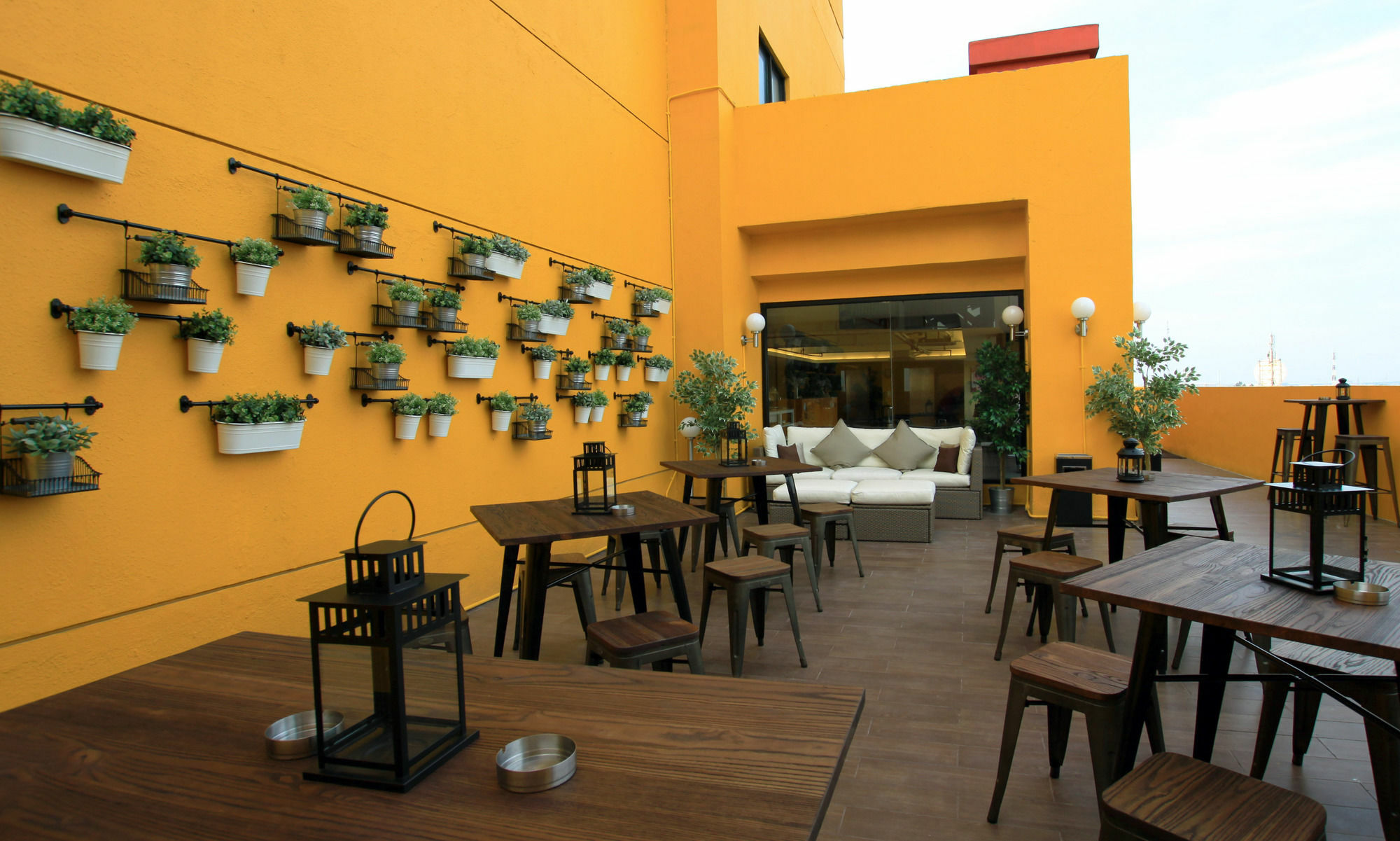 Yellow Bee Tangerang Exterior foto