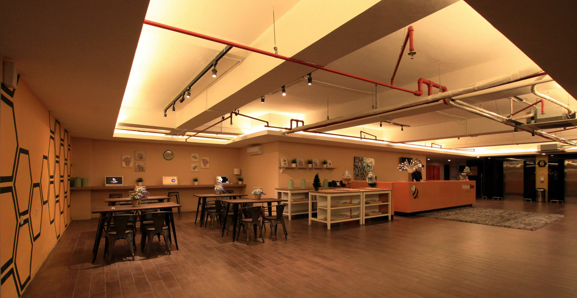 Yellow Bee Tangerang Exterior foto